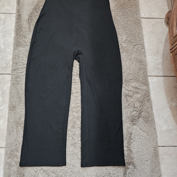 New Black Ribbed One Piece Backless Halter Bodycon Capri Jumpsuit, Size M - Picture 6 of 13